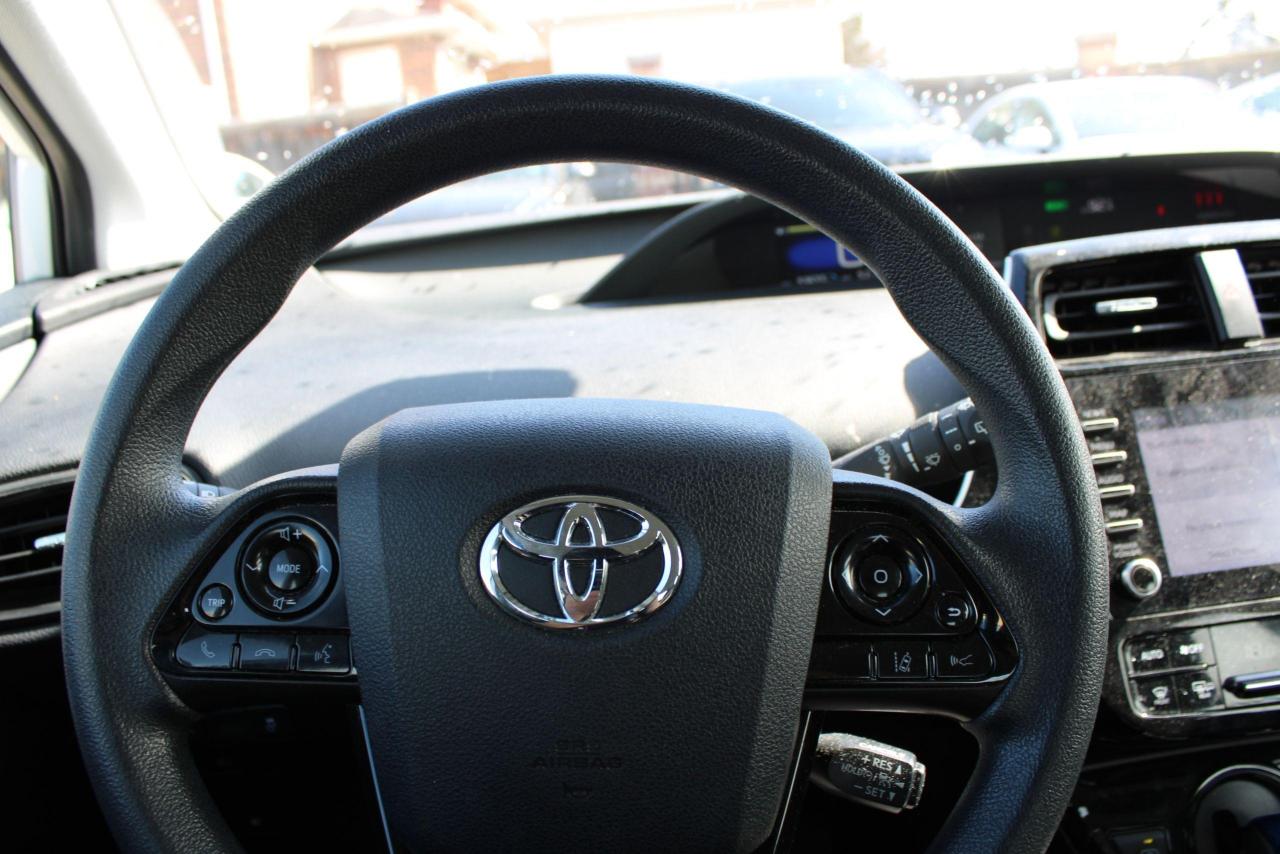 2022 Toyota Prius AWD-e - Photo #8