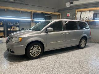 Used 2016 Chrysler TC TOWN & COUNTRY PREMIUM * Leather-faced bucket seats * Power liftgate * Remote start system * Keyless Entry * Push To Start * Rear View Camera * Leathe for sale in Cambridge, ON