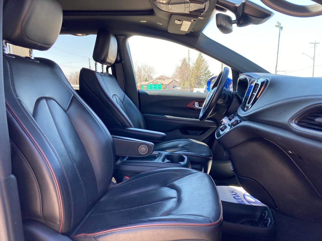 2020 Chrysler Pacifica Limited - Photo #11