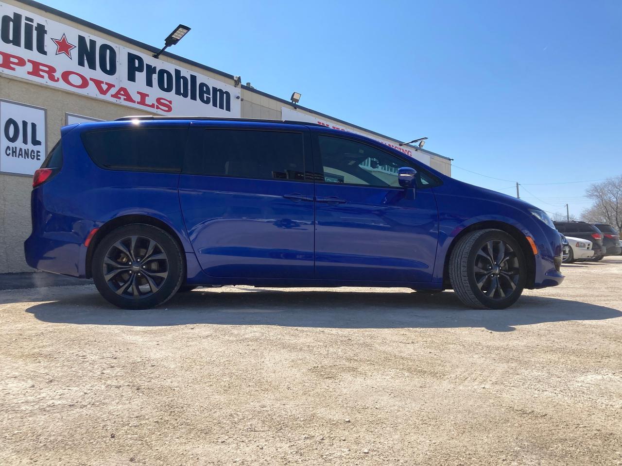 2020 Chrysler Pacifica Limited - Photo #3