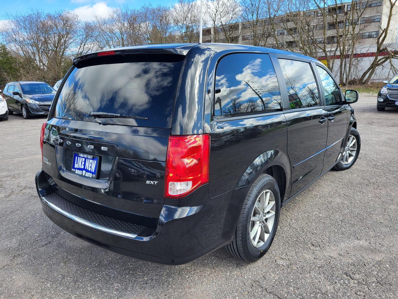 2017 Dodge Grand Caravan SXT Photo