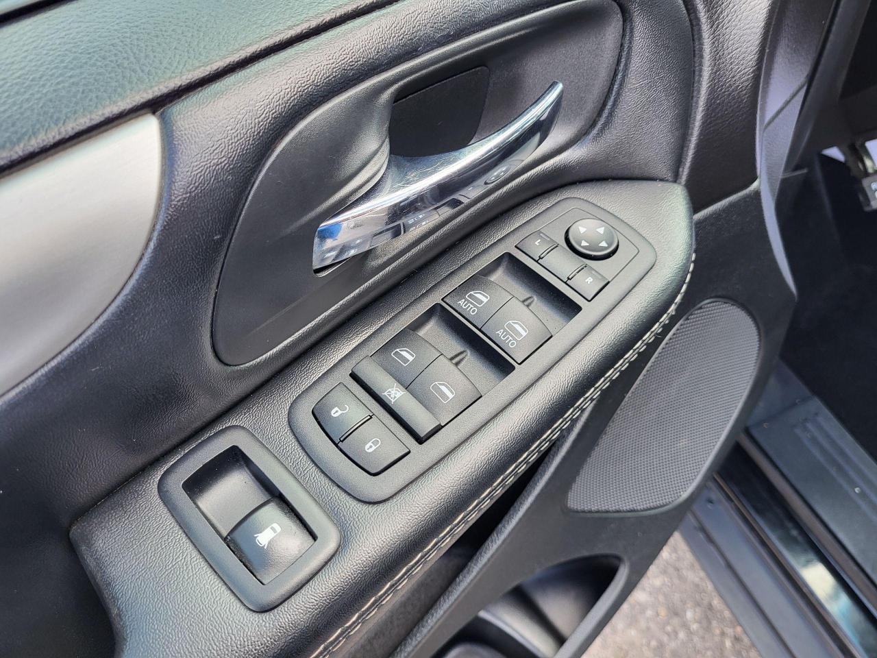 2017 Dodge Grand Caravan SXT Photo