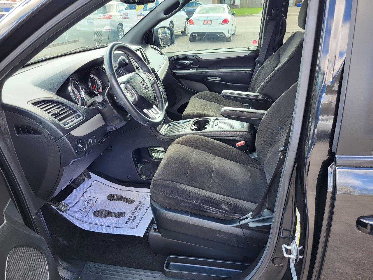 2017 Dodge Grand Caravan SXT Photo