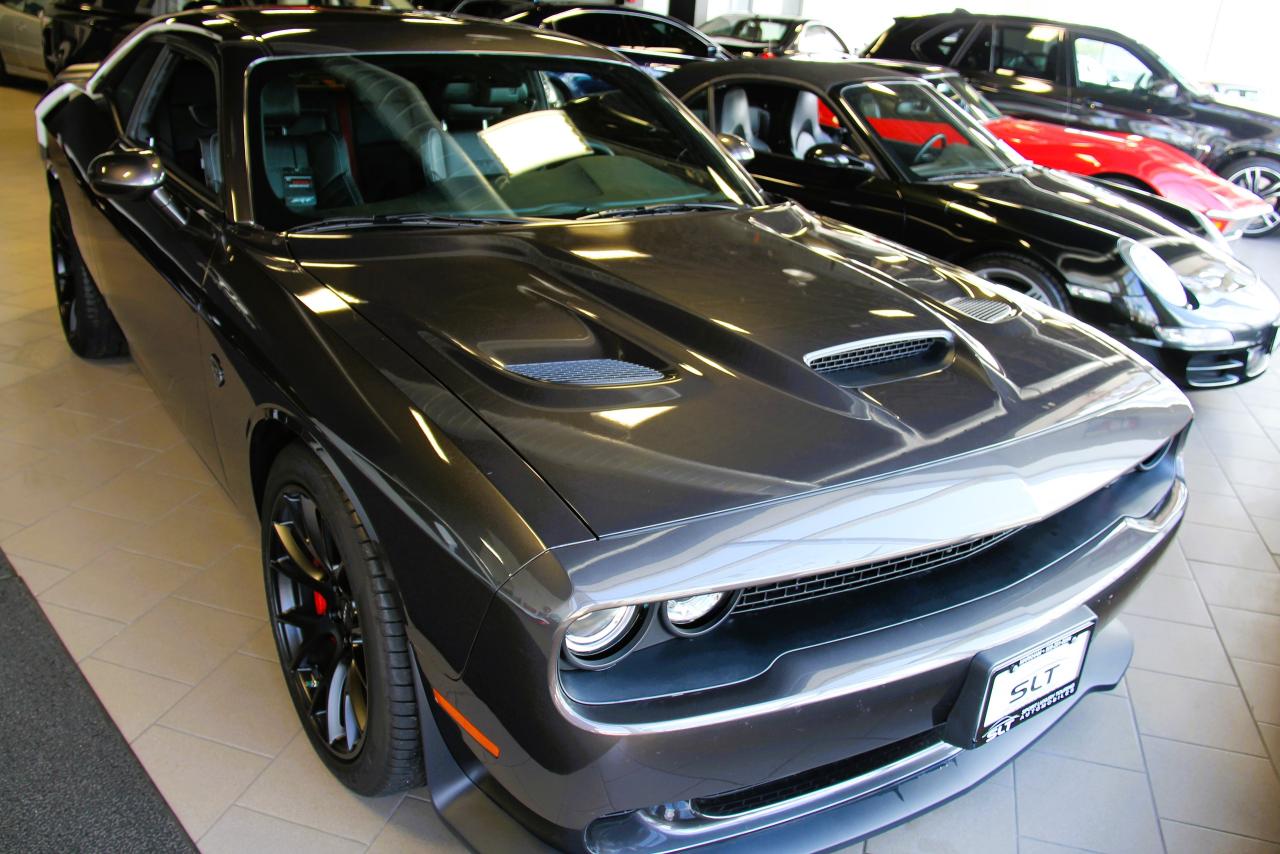 2016 Dodge Challenger SRT Hellcat ONLY 1651 KMS! 707HP! - Photo #2
