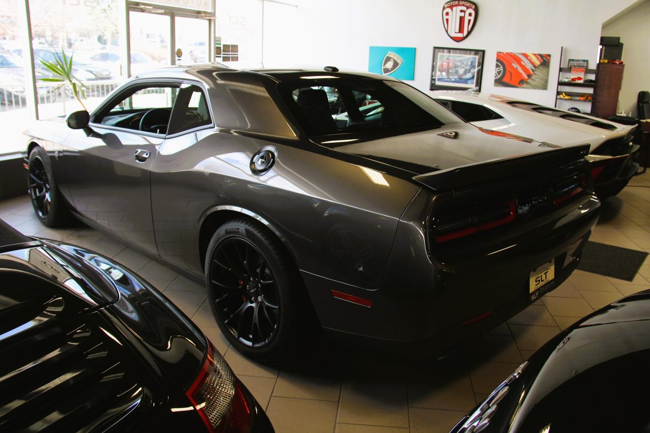 2016 Dodge Challenger SRT Hellcat ONLY 1651 KMS! 707HP! - Photo #5