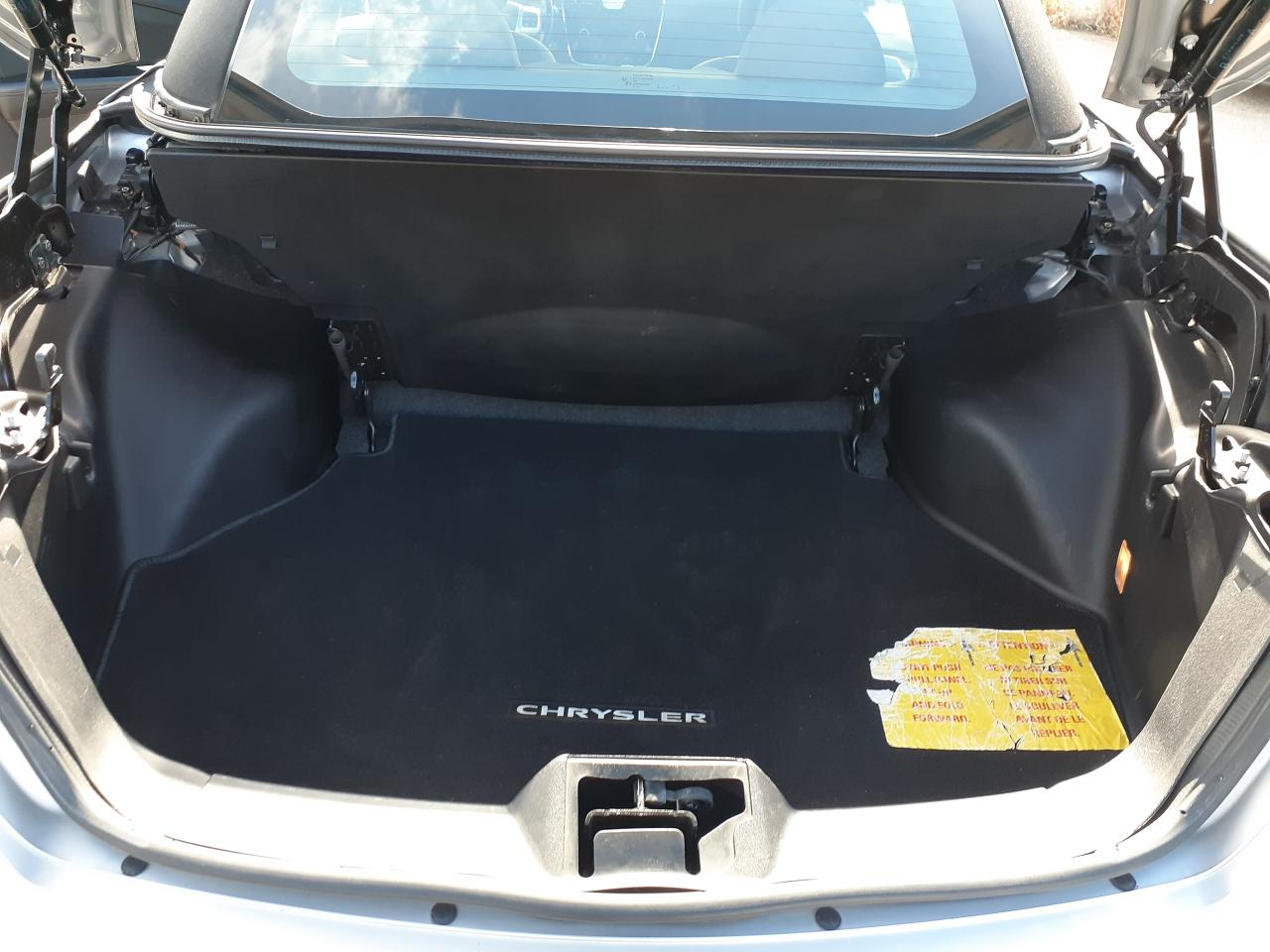 2011 Chrysler 200 Convertible, Htd Seats, Remote Start - Photo #7