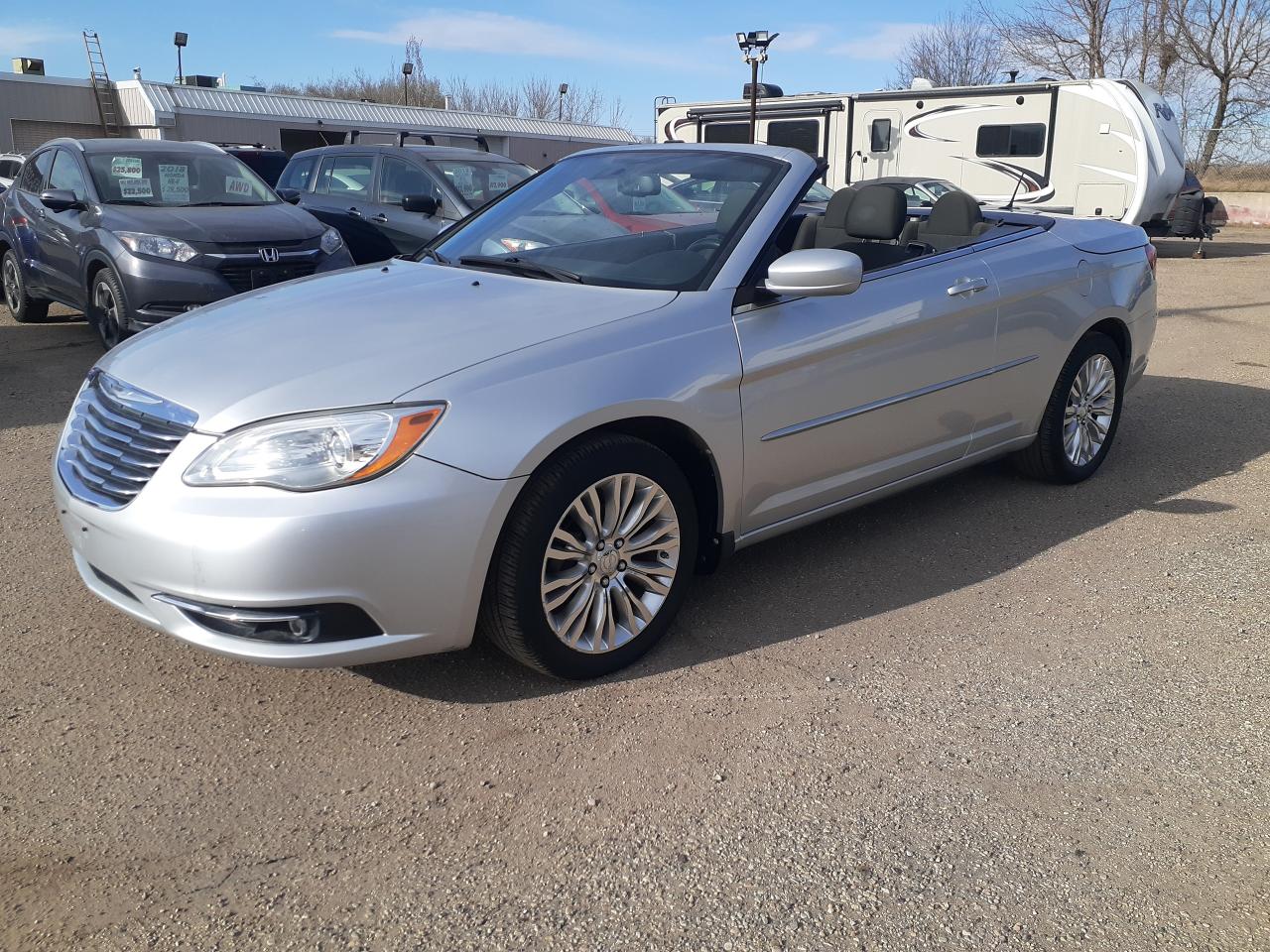 2011 Chrysler 200 Convertible, Htd Seats, Remote Start - Photo #9