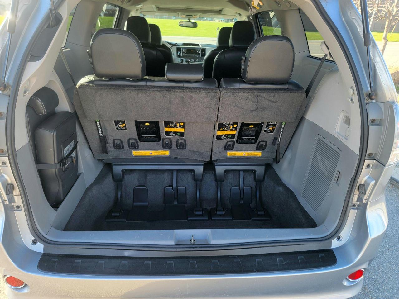 2014 Toyota Sienna SE - Photo #13