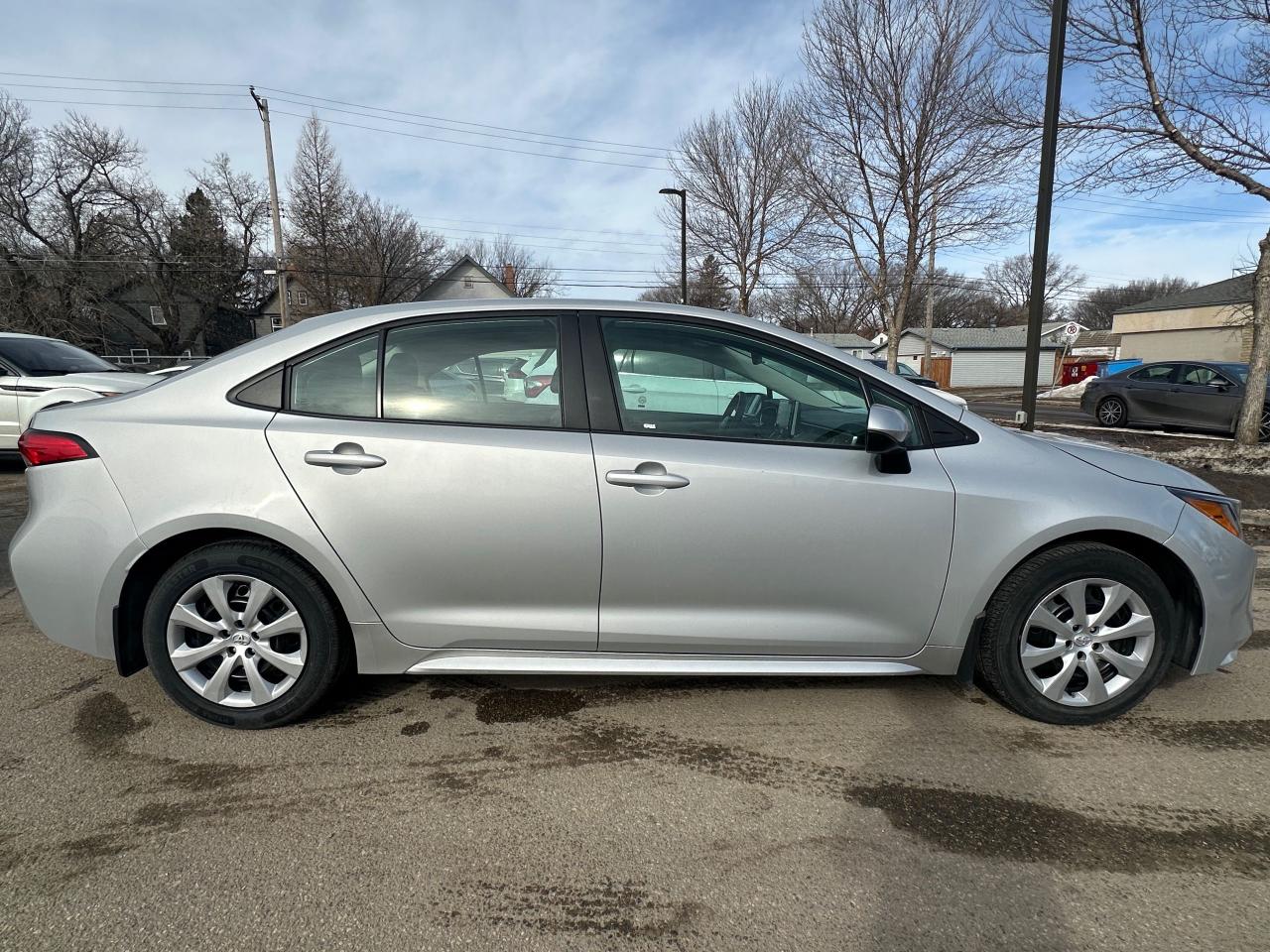 2021 Toyota Corolla LE - Photo #3