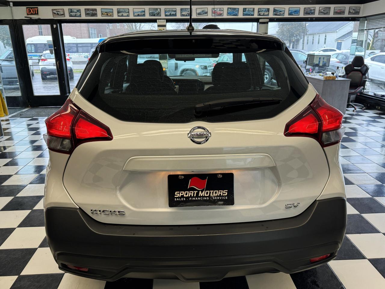 2019 Nissan Kicks SV+Camera+ApplePlay+Heated Seats+CLEAN CARFAX Photo3