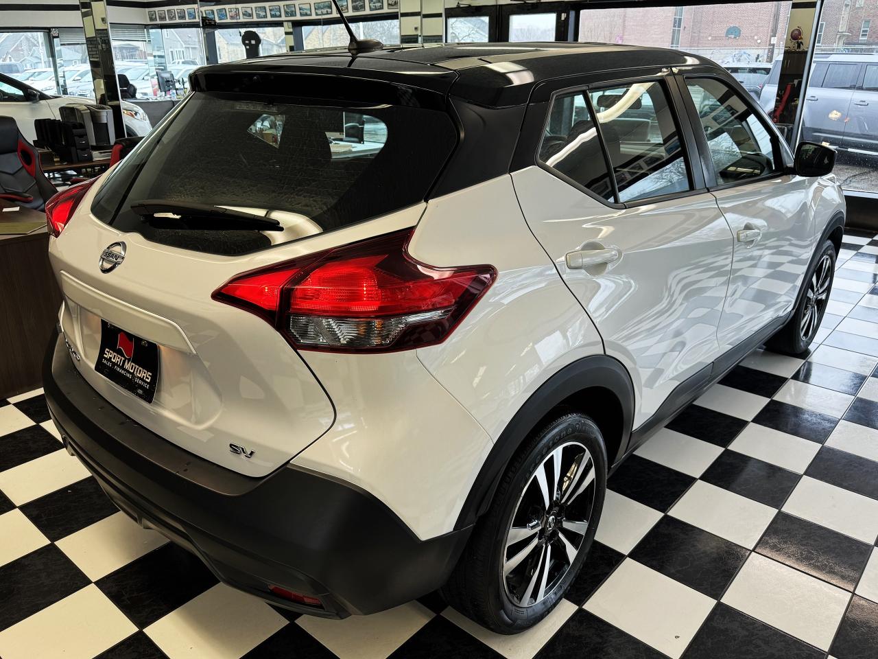 2019 Nissan Kicks SV+Camera+ApplePlay+Heated Seats+CLEAN CARFAX Photo4