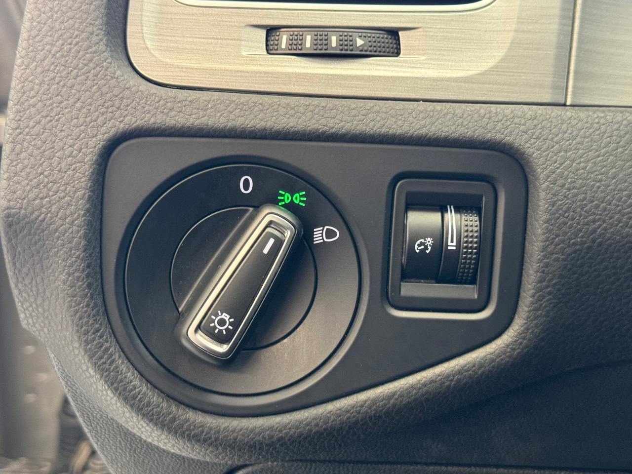 2015 Volkswagen Golf Trendline+New Tires+A/C+Heated Seats+CLEAN CARFAX - Photo #45