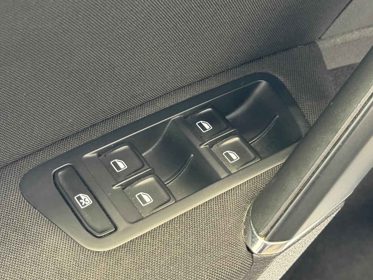 2015 Volkswagen Golf Trendline+New Tires+A/C+Heated Seats+CLEAN CARFAX - Photo #39