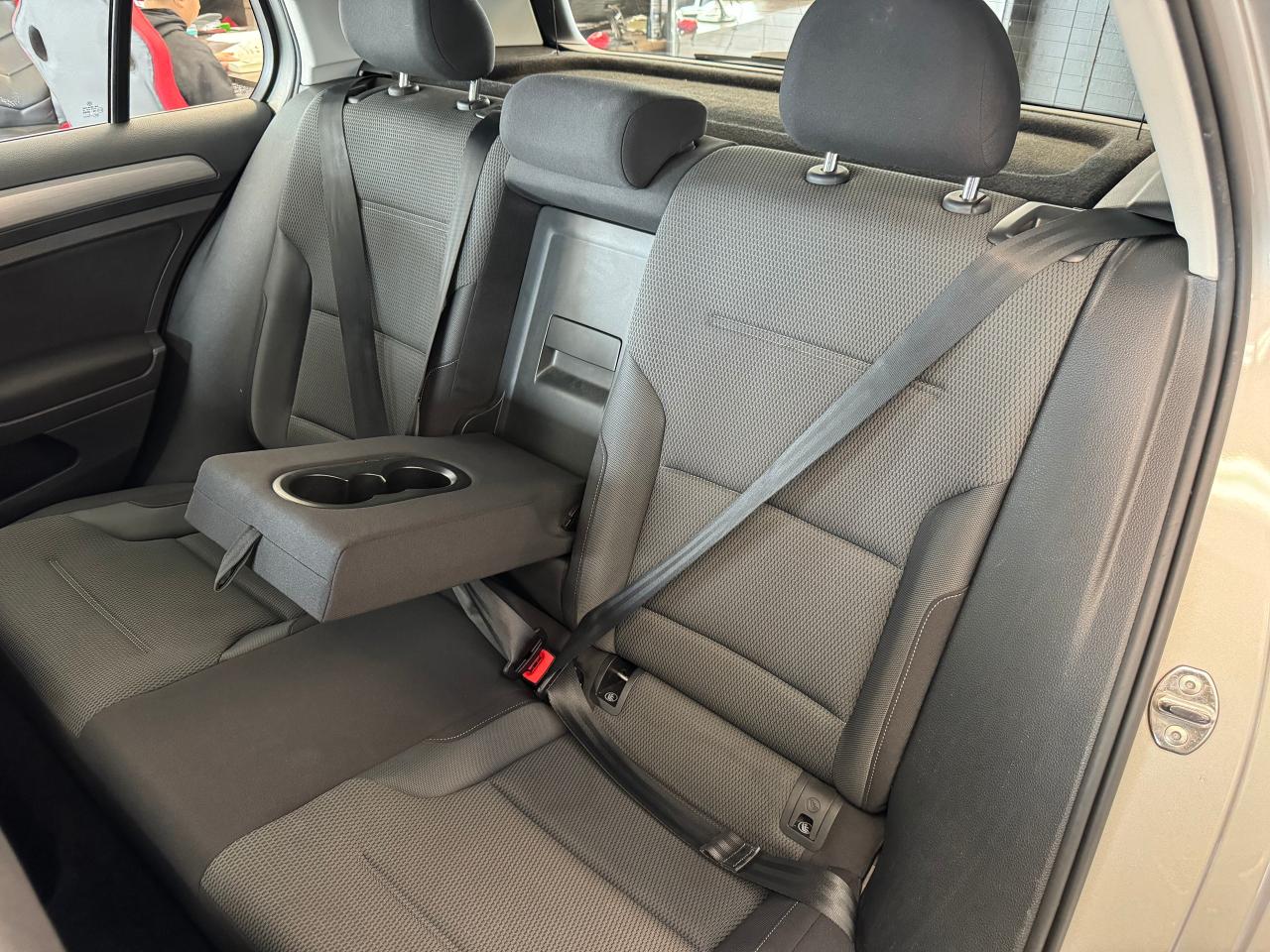 2015 Volkswagen Golf Trendline+New Tires+A/C+Heated Seats+CLEAN CARFAX Photo24