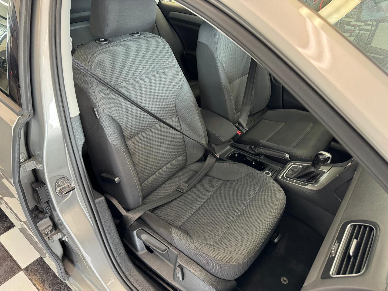2015 Volkswagen Golf Trendline+New Tires+A/C+Heated Seats+CLEAN CARFAX Photo81