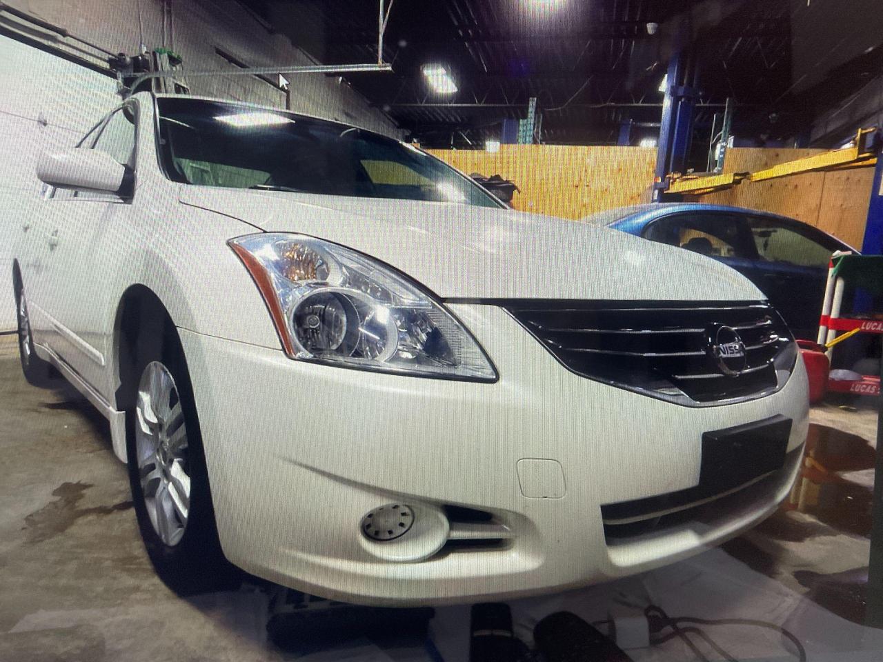 2010 Nissan Altima 2.5 SL Photo2