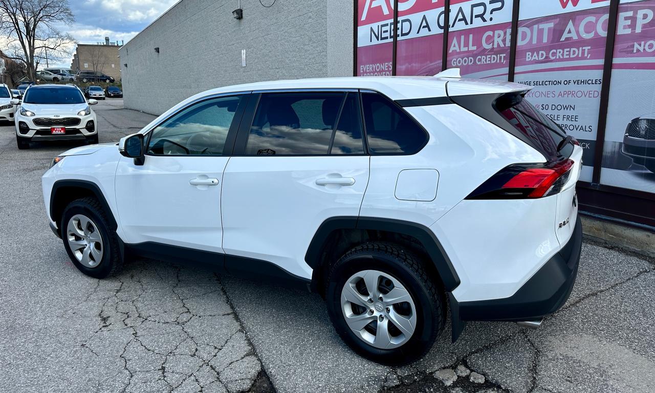 2022 Toyota RAV4 LE AWD Photo4