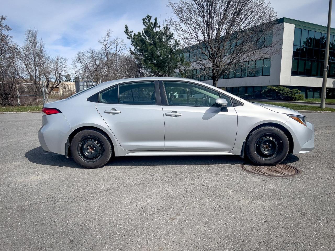 2020 Toyota Corolla LE - Photo #5