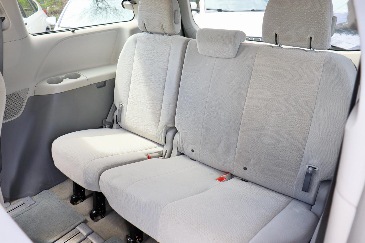 2013 Toyota Sienna LE | 8 Seater | Reverse Cam | 1 Owner | Clean Crfx Photo27