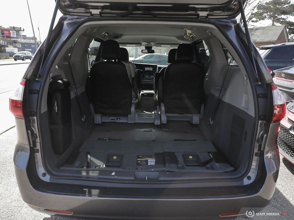 2019 Toyota Sienna LE 8-Passenger - Photo #9