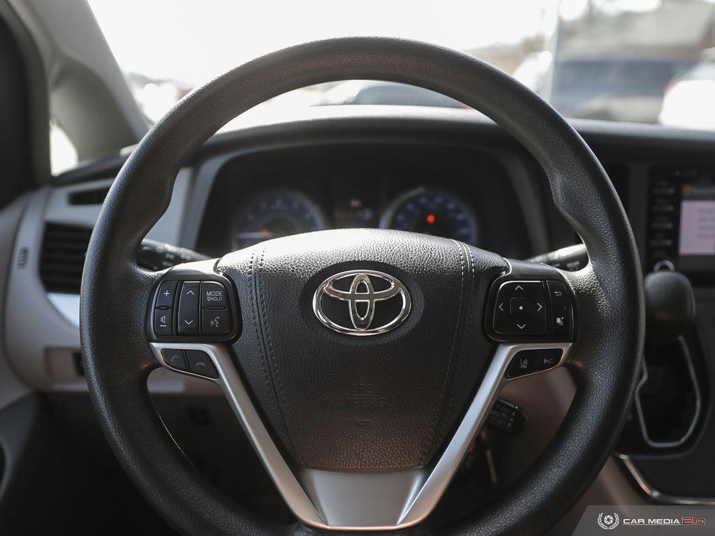 2019 Toyota Sienna LE 8-Passenger - Photo #12