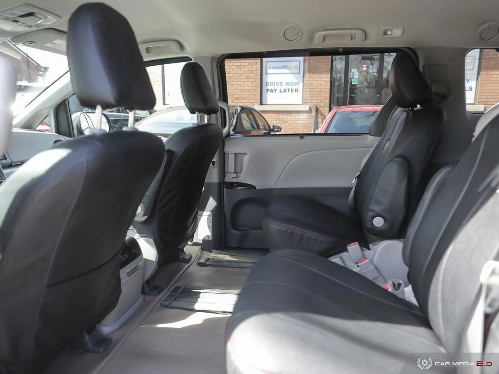 2019 Toyota Sienna LE 8-Passenger - Photo #22