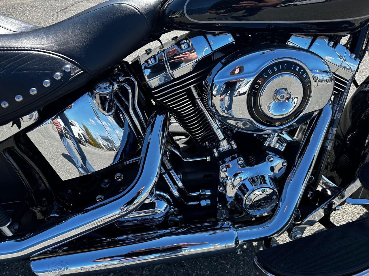 2015 Harley-Davidson Heritage Softail Classic  Photo