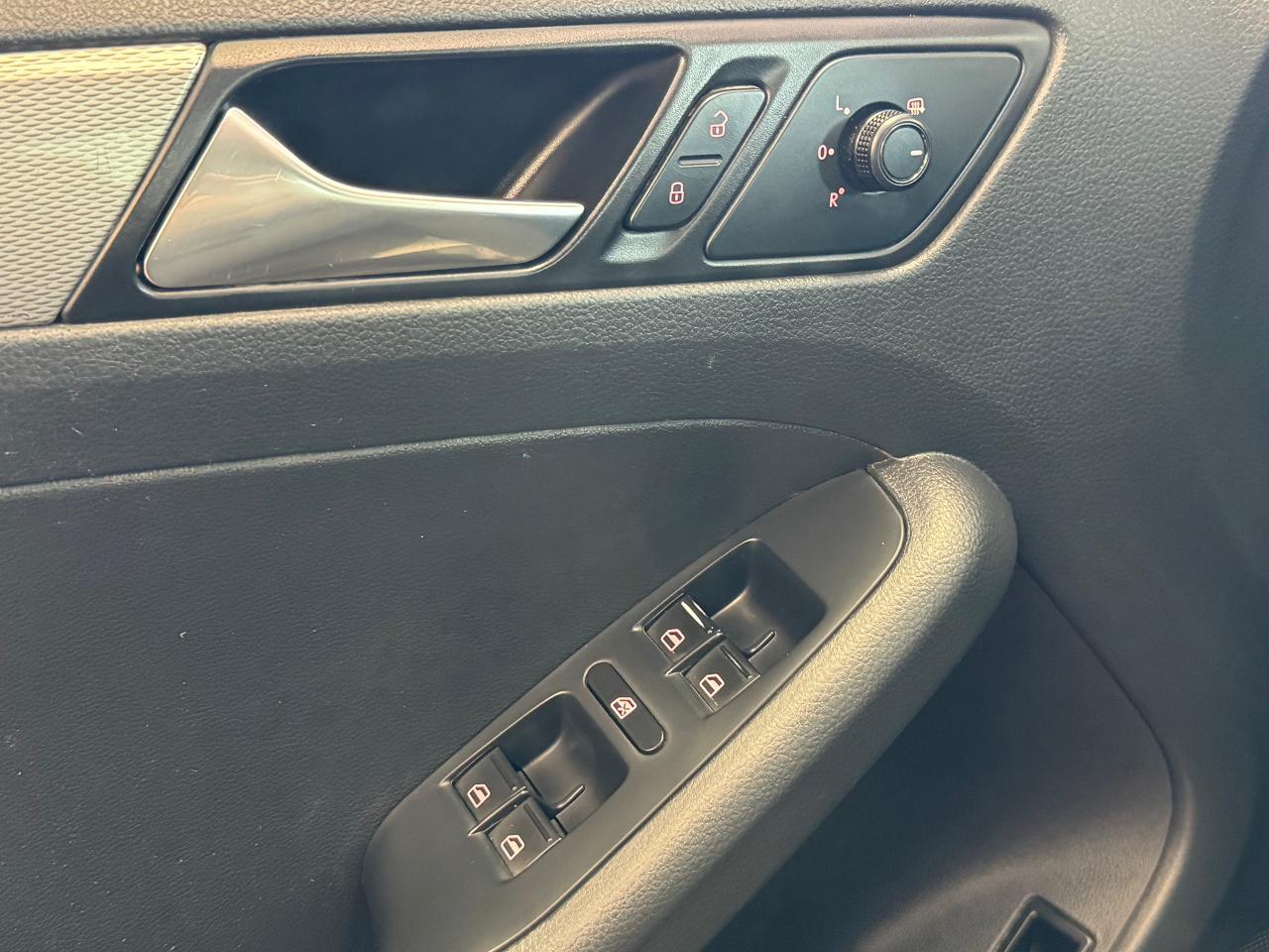 2015 Volkswagen Jetta Trendline+Camera+Heated Seats+New Tires+A/C - Photo #45