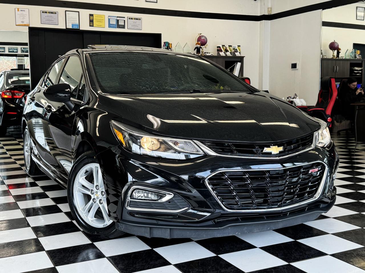 2016 Chevrolet Cruze LT RS+Roof+Camera+ApplePlay+New Tires+Clean Carfax - Photo #17