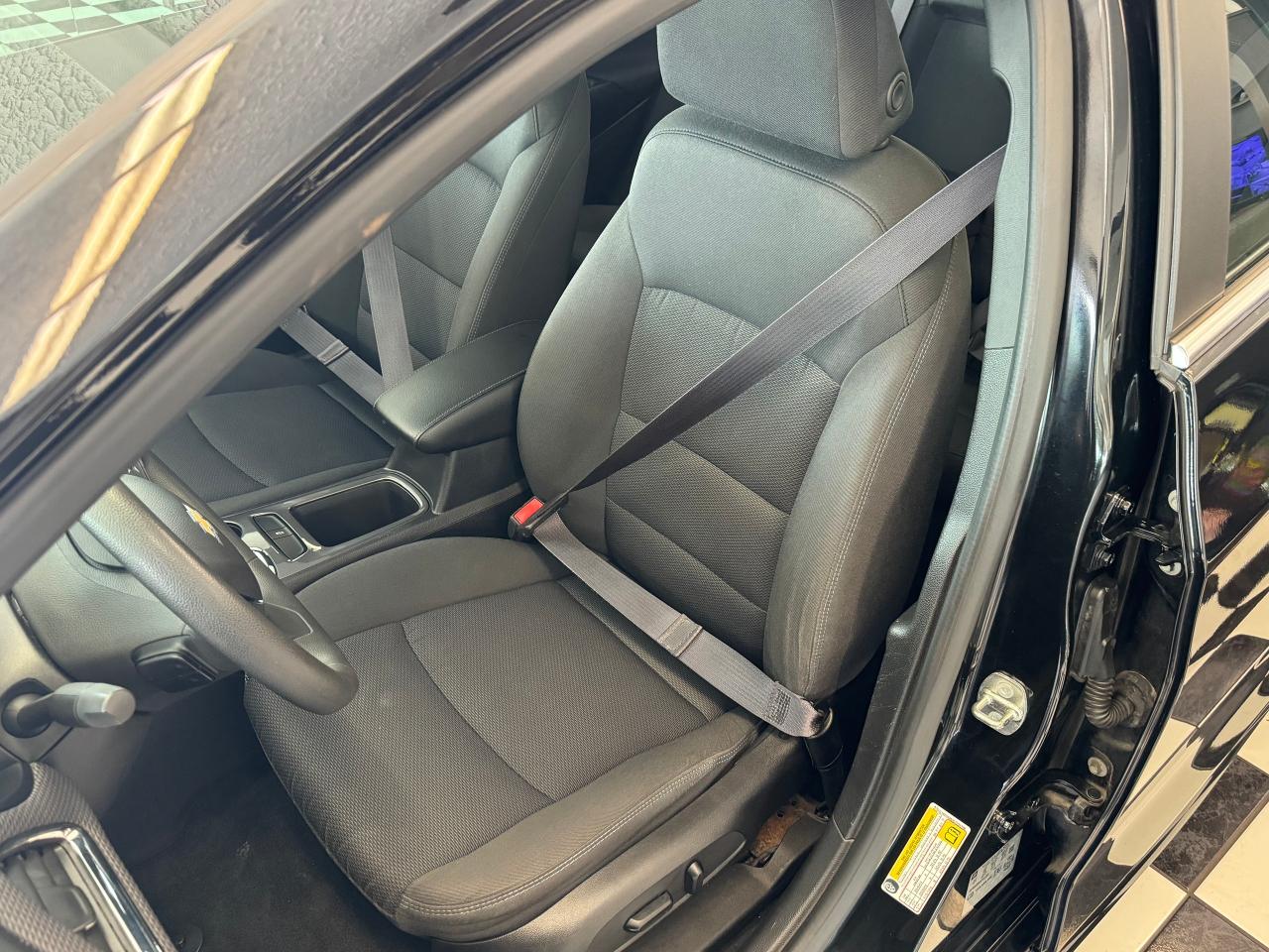 2016 Chevrolet Cruze LT RS+Roof+Camera+ApplePlay+New Tires+Clean Carfax - Photo #22