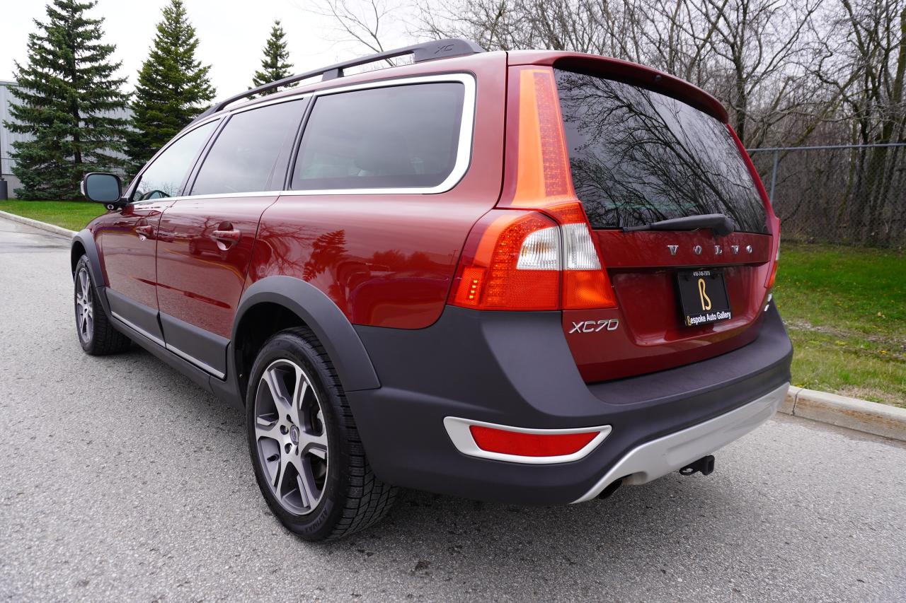 2012 Volvo XC70 1 OWNER / NO ACCIDENTS / STUNNING COMBO / T6 AWD Photo2