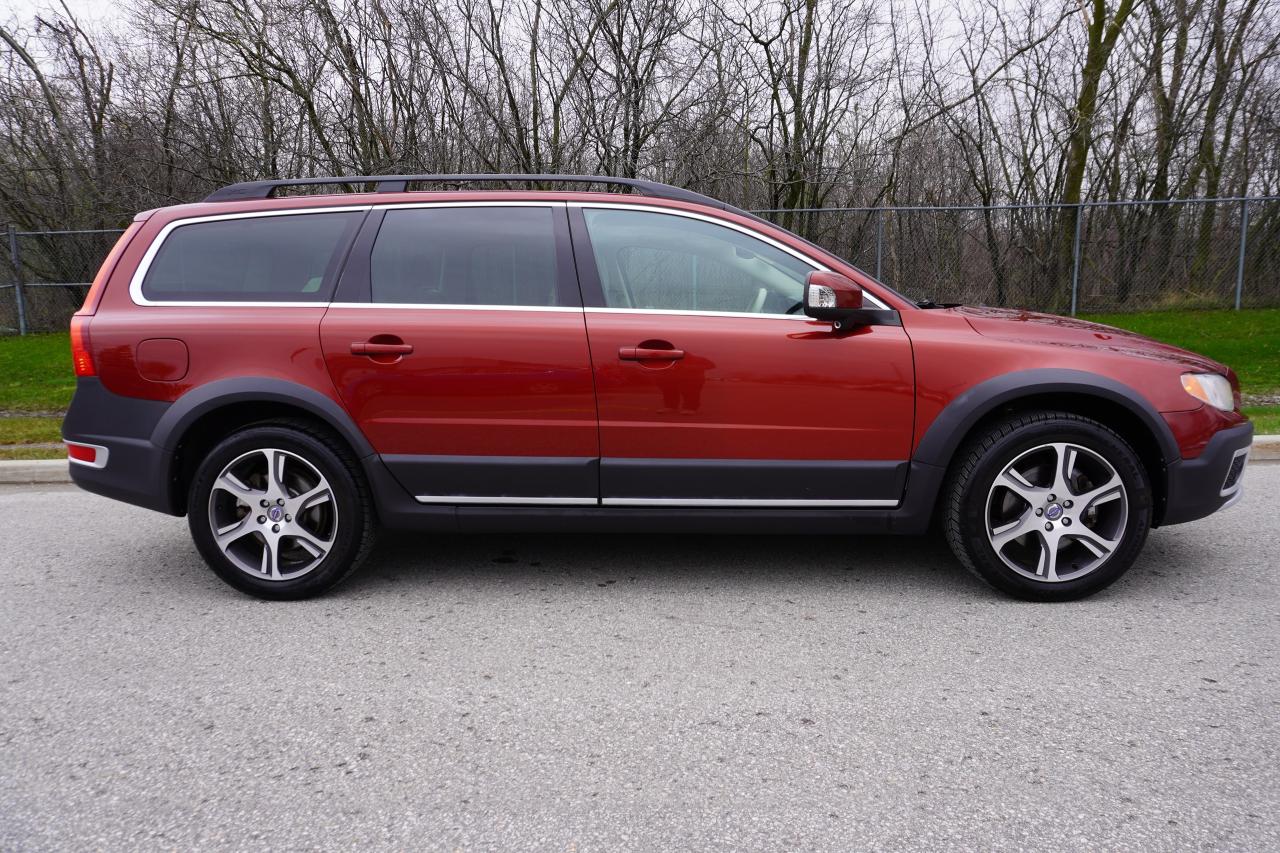 2012 Volvo XC70 1 OWNER / NO ACCIDENTS / STUNNING COMBO / T6 AWD Photo4