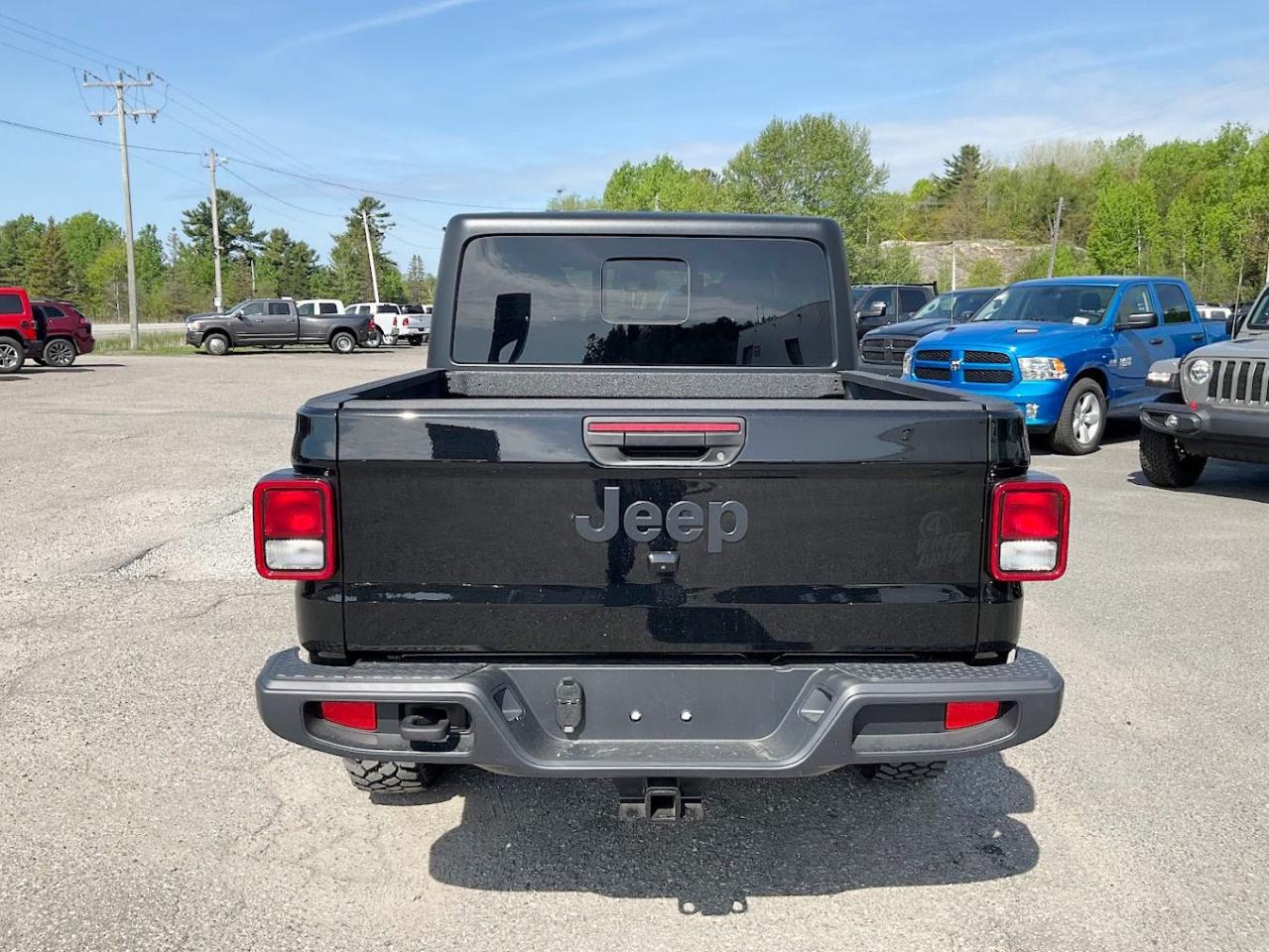 2024 Jeep Gladiator Willys Photo4