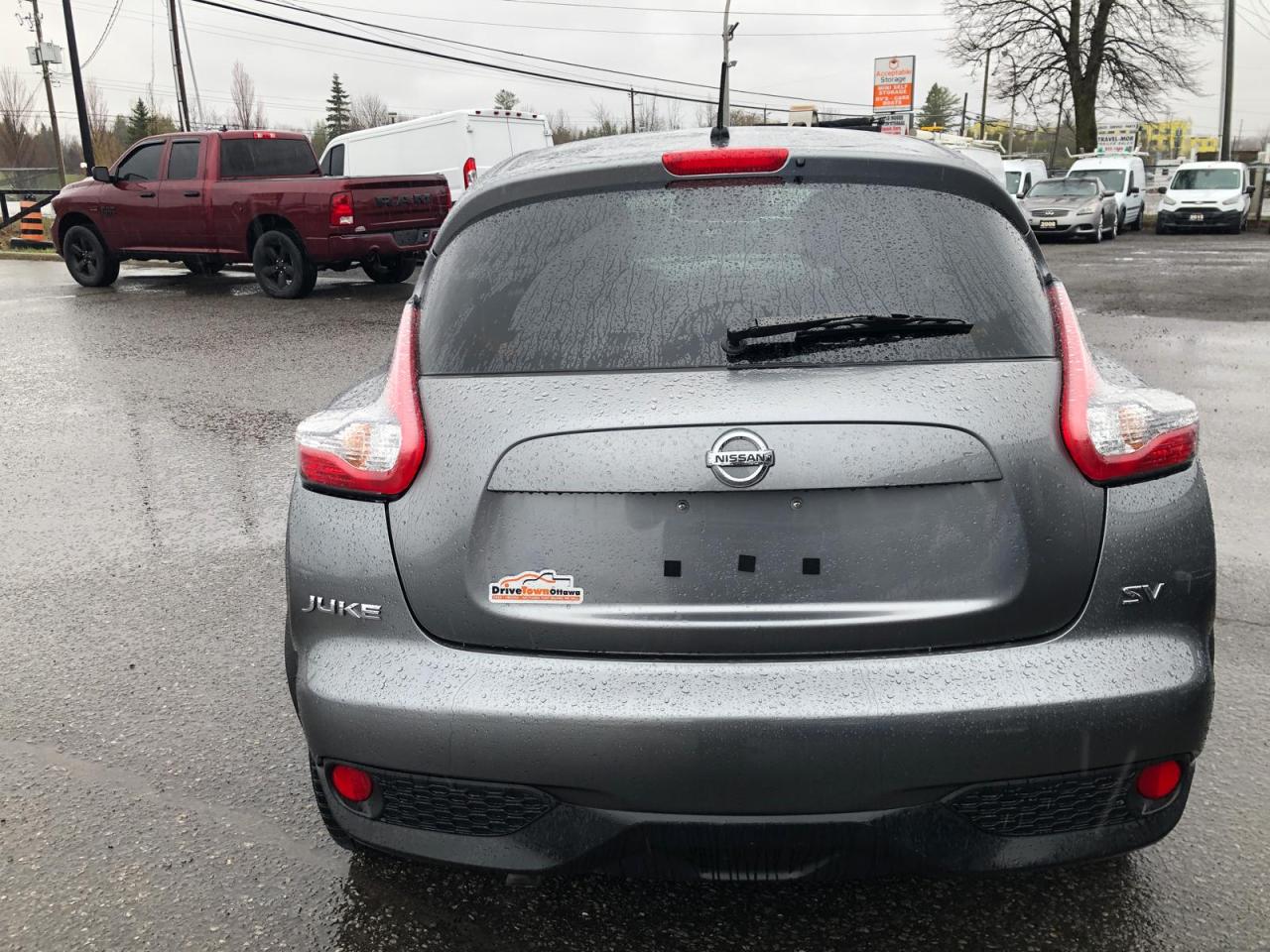 2016 Nissan Juke SV Photo3