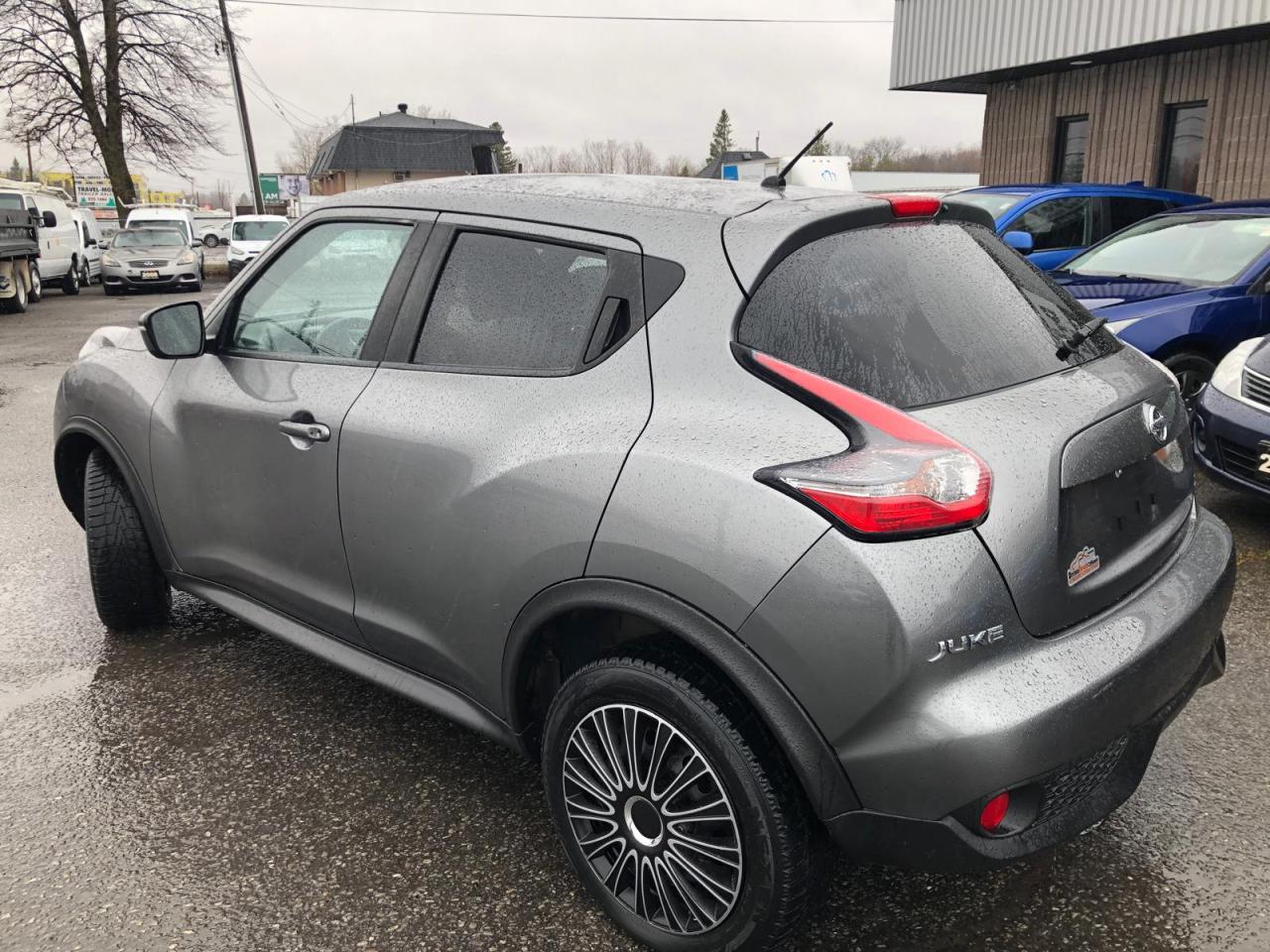 2016 Nissan Juke SV Photo2