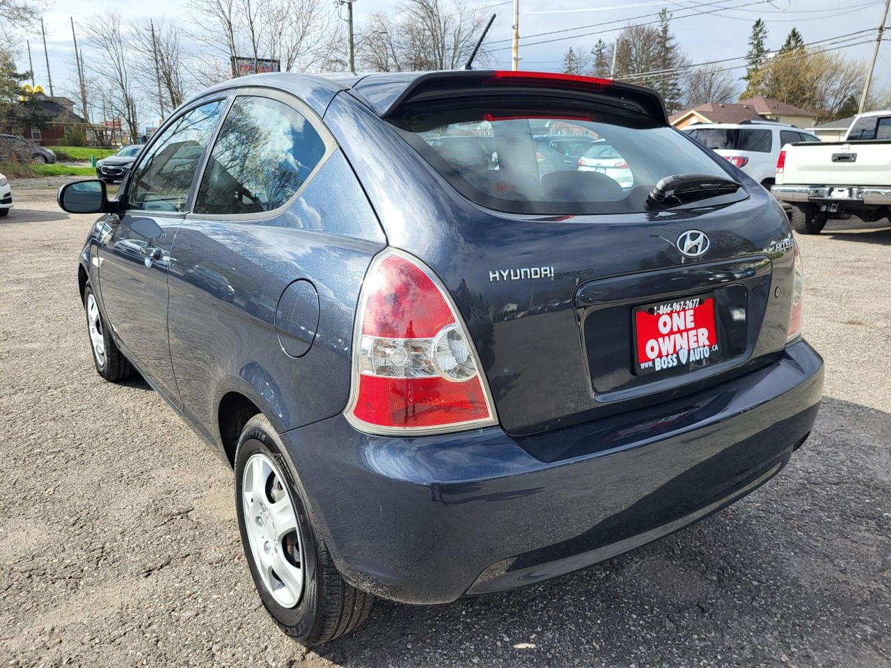2010 Hyundai Accent GL 3DR Photo2