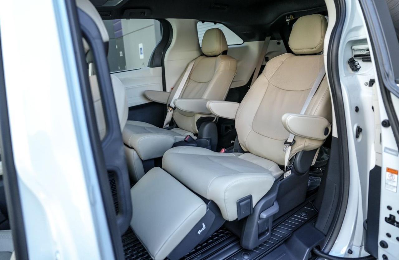 2024 Toyota Sienna Limited AWD - Photo #17