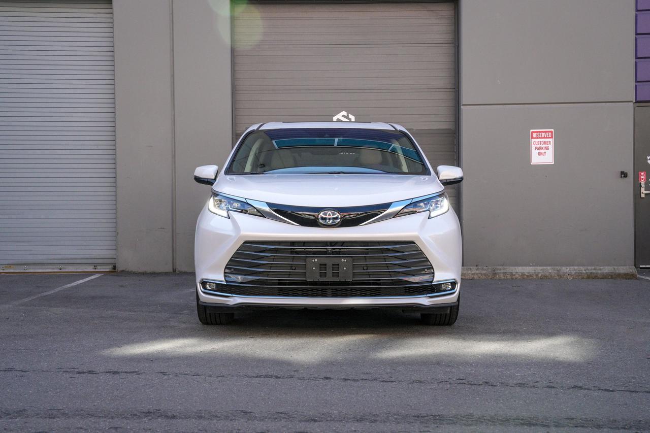 2024 Toyota Sienna Limited AWD - Photo #1