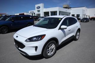 <p>000KMS & NO REPORTED ACCIDENTS!!!! 

This 2020 Ford Escape SE comes equipped with: 

--> Reverse Camera & Sensing System 
--> Remote Keyless Entry & Keypad 
--> Lane Keeping System 
--> Pre-Collision Assist with AEB 
--> Auto Start/ Stop 
--> Heated Wiper Park 
--> Auto High Beams 
--> Rear Privacy Glass 
--> Sync Voice Activated System 
--> Illuminated Entry 
--> Electric Power Asist Steering & so much more!!! 

To enjoy the full Petrie Ford experience</p>
<a href=http://www.petrieford.com/used/Ford-Escape-2020-id10676252.html>http://www.petrieford.com/used/Ford-Escape-2020-id10676252.html</a>