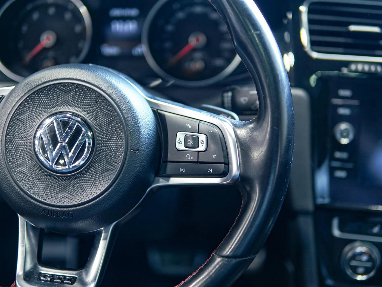 2018 Volkswagen Golf  Photo