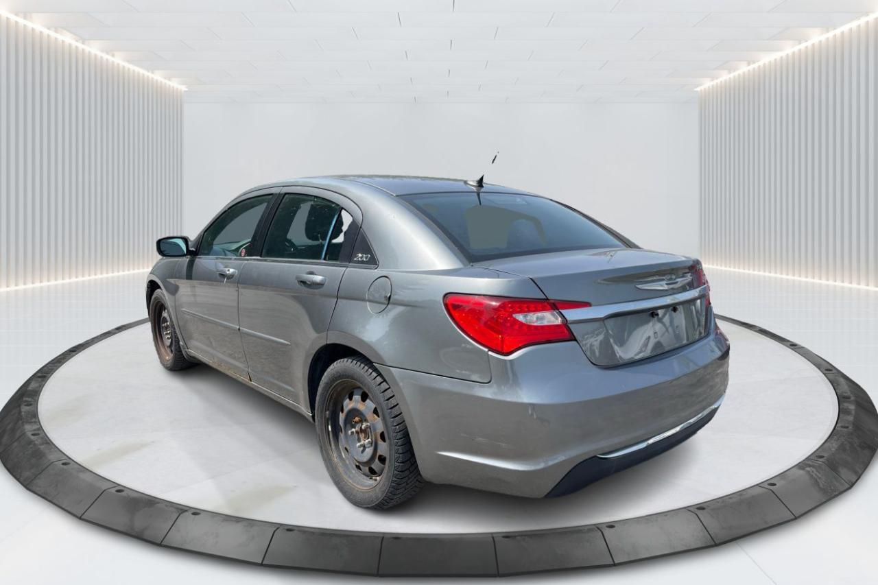 2012 Chrysler 200 LX - AS TRADED AS IS - NEEDS BODY WORK Photo5