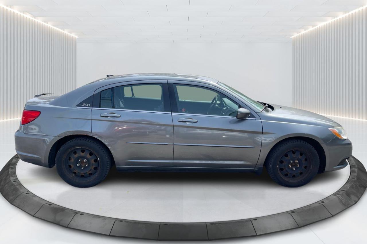 2012 Chrysler 200 LX - AS TRADED AS IS - NEEDS BODY WORK Photo2