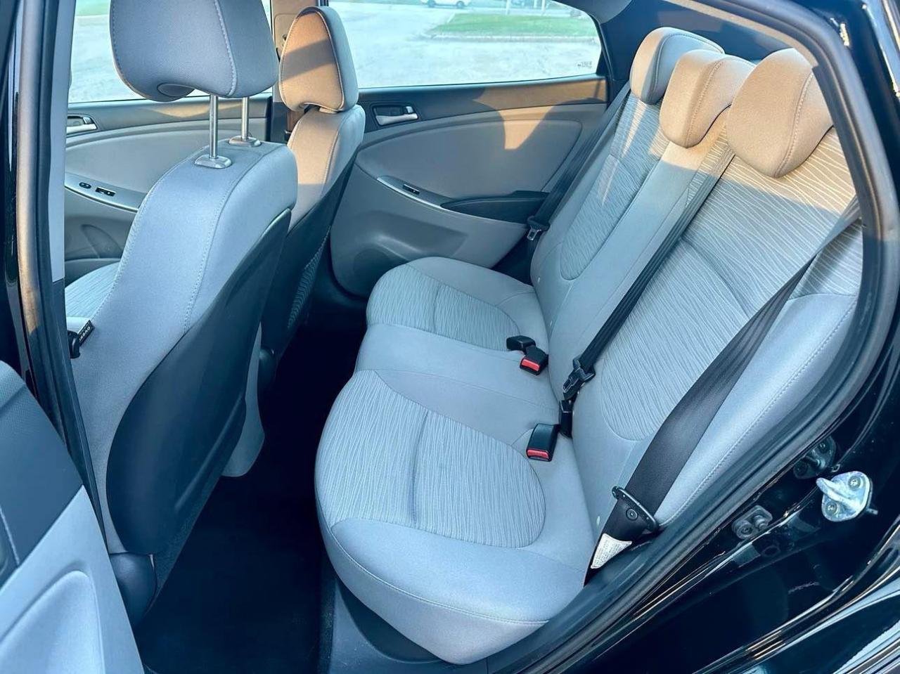 2016 Hyundai Accent 4dr Sdn Auto GL Photo4