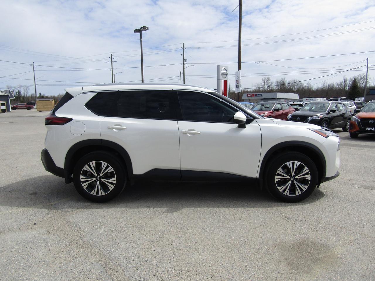 2021 Nissan Rogue SV PREMIUM Photo3