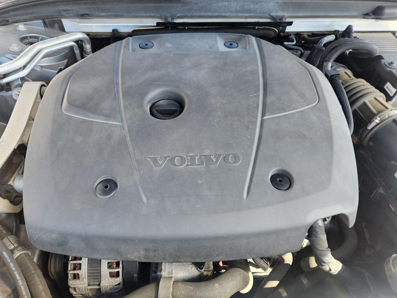 2021 Volvo V60 R-Design - Photo #16