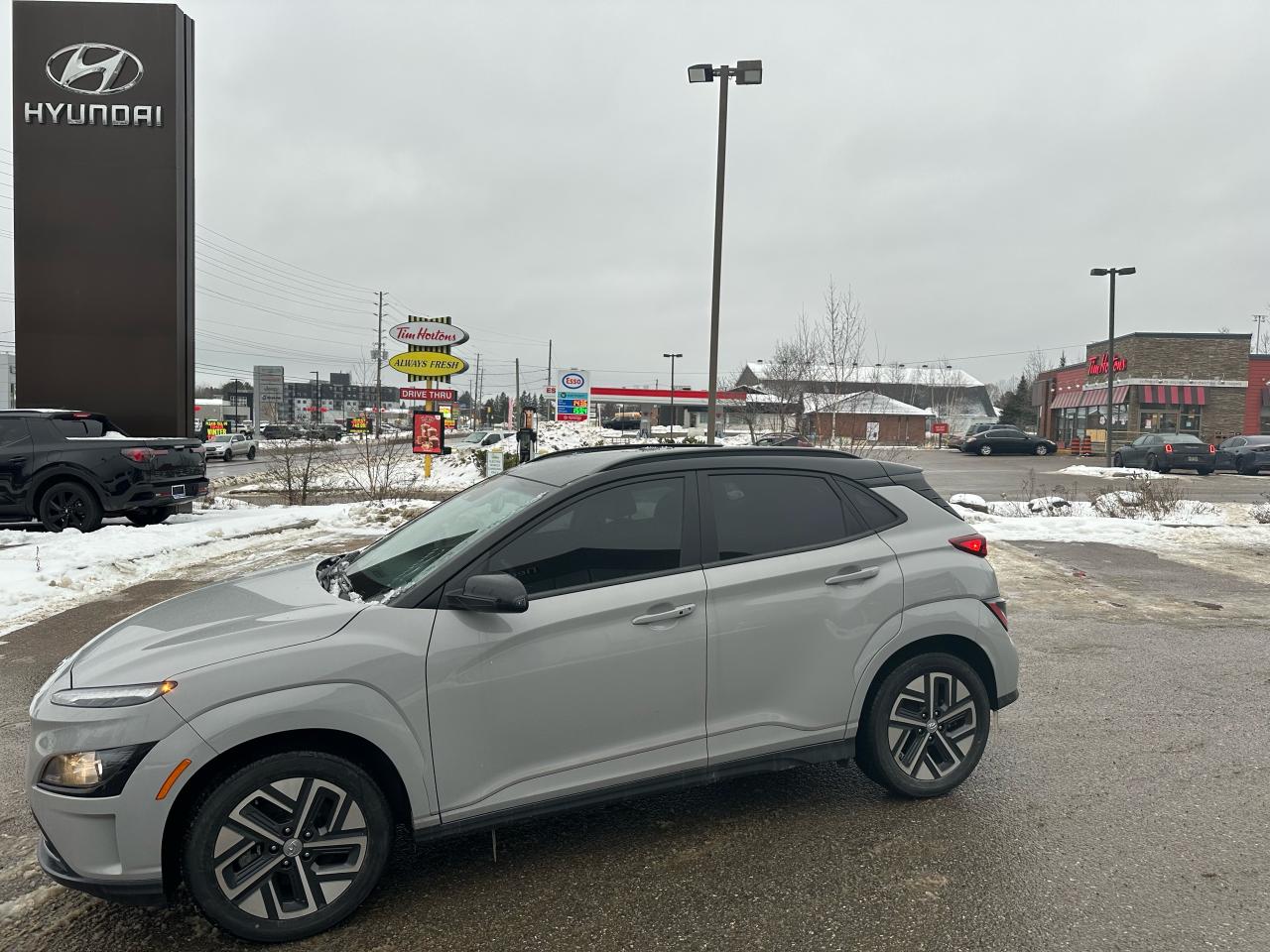 Used 2022 Hyundai KONA electric Preferred FWD w/Two-Tone Roof Electric for sale in North Bay, ON