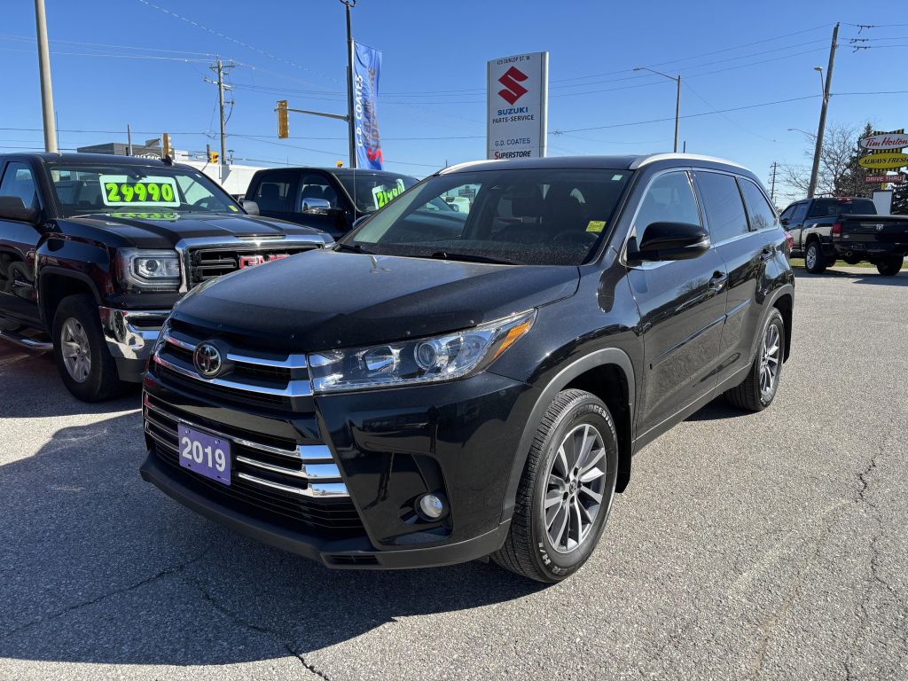 Used 2019 Toyota Highlander XLE AWD ~Nav ~Cam ~Heated Leather ~Roof ~Bluetooth for Sale in Barrie, Ontario