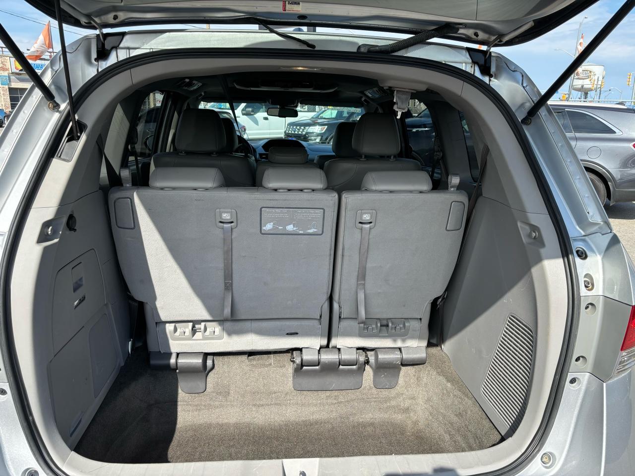 2014 Honda Odyssey Touring, DVD Player, 8 Pass, Sunroof, P. Doors, - Photo #12