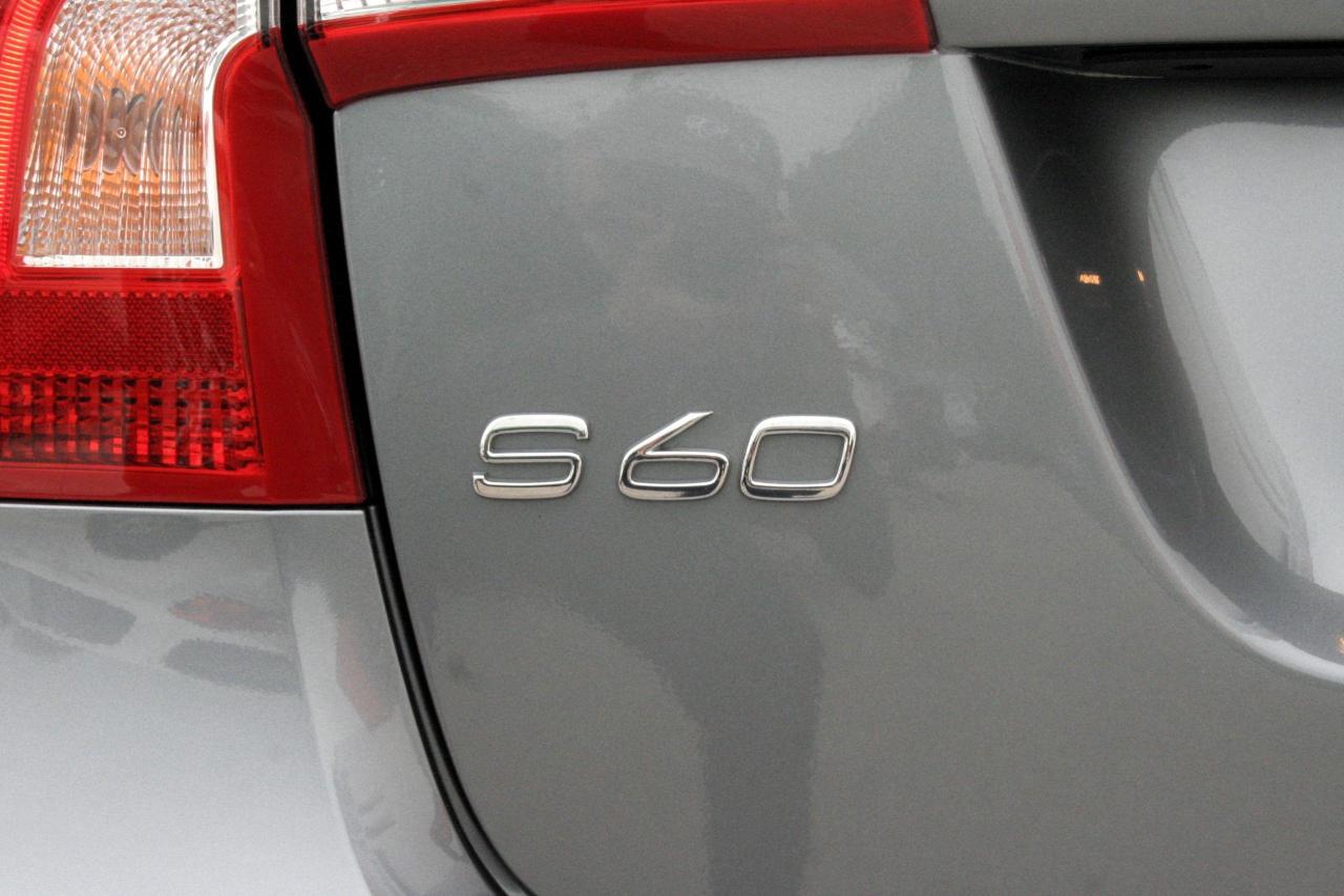 2018 Volvo S60 T5 AWD - Photo #14