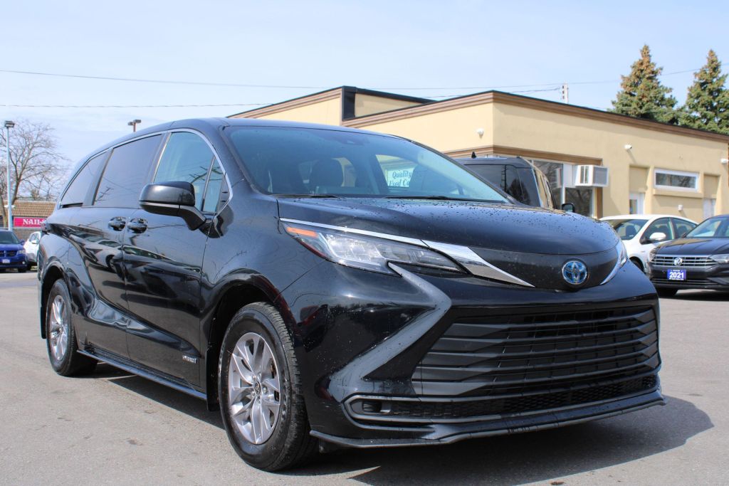 Used 2021 Toyota Sienna LE 8-Passenger FWD for Sale in Brampton, Ontario